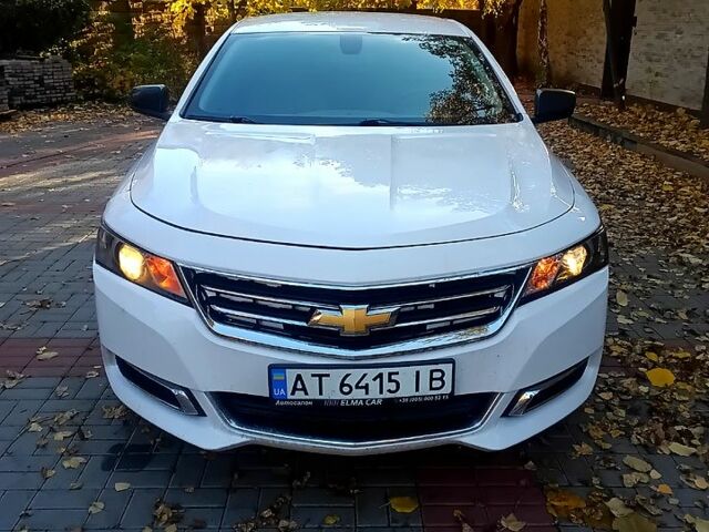 Белый Шевроле Импала, объемом двигателя 2.5 л и пробегом 188 тыс. км за 9700 $, фото 1 на Automoto.ua