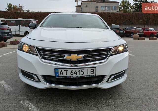 Белый Шевроле Импала, объемом двигателя 2.5 л и пробегом 184 тыс. км за 9999 $, фото 1 на Automoto.ua
