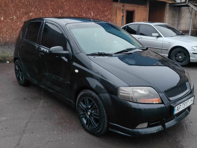 Черный Шевроле Калос, объемом двигателя 1.4 л и пробегом 104 тыс. км за 2000 $, фото 1 на Automoto.ua