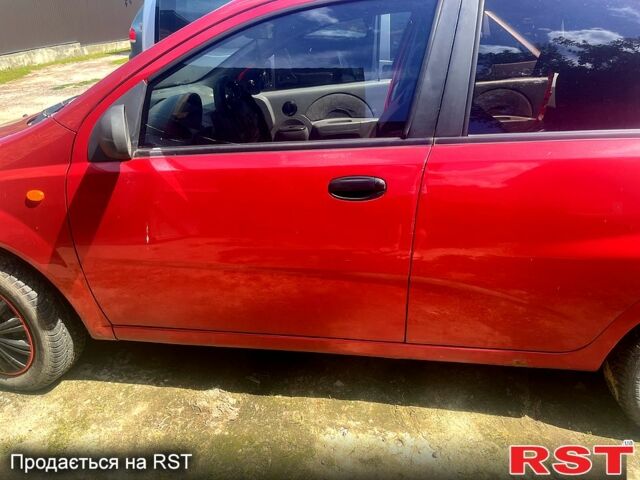 Красный Шевроле Калос, объемом двигателя 1.2 л и пробегом 500 тыс. км за 2000 $, фото 1 на Automoto.ua