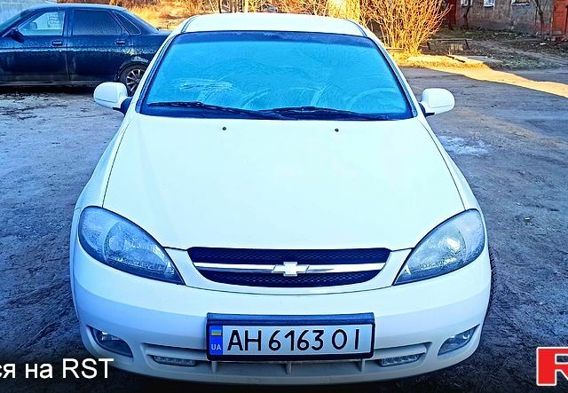 Белый Шевроле Лачетти, объемом двигателя 1.6 л и пробегом 235 тыс. км за 3800 $, фото 1 на Automoto.ua