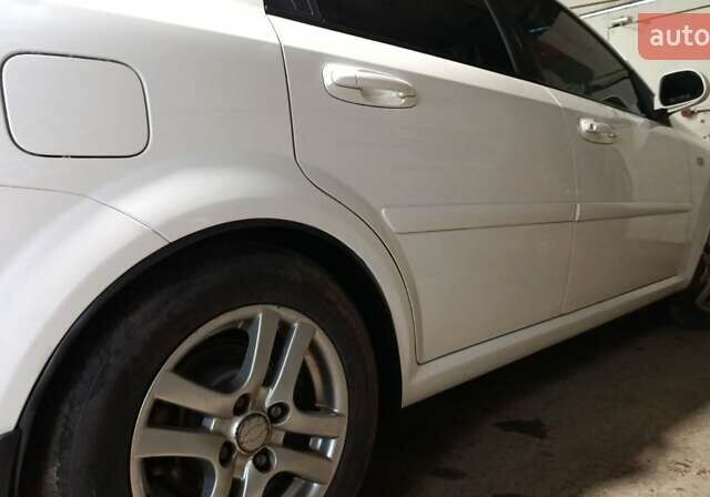 Білий Шевроле Лачетті, об'ємом двигуна 1.6 л та пробігом 237 тис. км за 3800 $, фото 1 на Automoto.ua