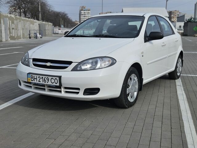 Белый Шевроле Лачетти, объемом двигателя 1.6 л и пробегом 137 тыс. км за 4300 $, фото 1 на Automoto.ua