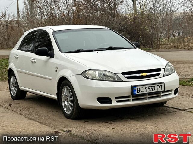 Белый Шевроле Лачетти, объемом двигателя 1.6 л и пробегом 290 тыс. км за 3800 $, фото 1 на Automoto.ua
