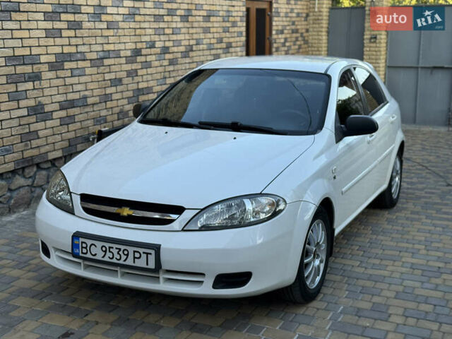 Білий Шевроле Лачетті, об'ємом двигуна 1.6 л та пробігом 290 тис. км за 4000 $, фото 1 на Automoto.ua