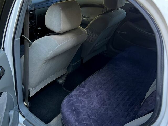 Белый Шевроле Лачетти, объемом двигателя 1.6 л и пробегом 256 тыс. км за 3750 $, фото 1 на Automoto.ua