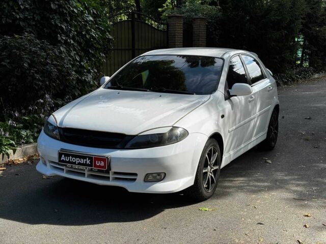 Белый Шевроле Лачетти, объемом двигателя 1.8 л и пробегом 112 тыс. км за 4990 $, фото 1 на Automoto.ua