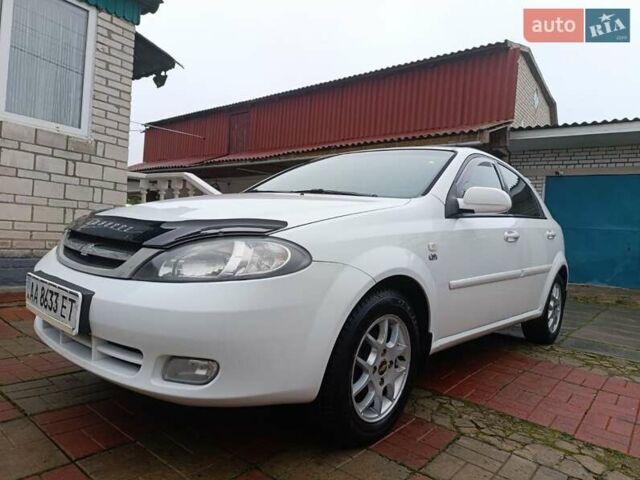 Білий Шевроле Лачетті, об'ємом двигуна 1.8 л та пробігом 173 тис. км за 4500 $, фото 1 на Automoto.ua