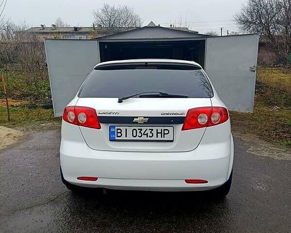Белый Шевроле Лачетти, объемом двигателя 1.6 л и пробегом 180 тыс. км за 5600 $, фото 1 на Automoto.ua