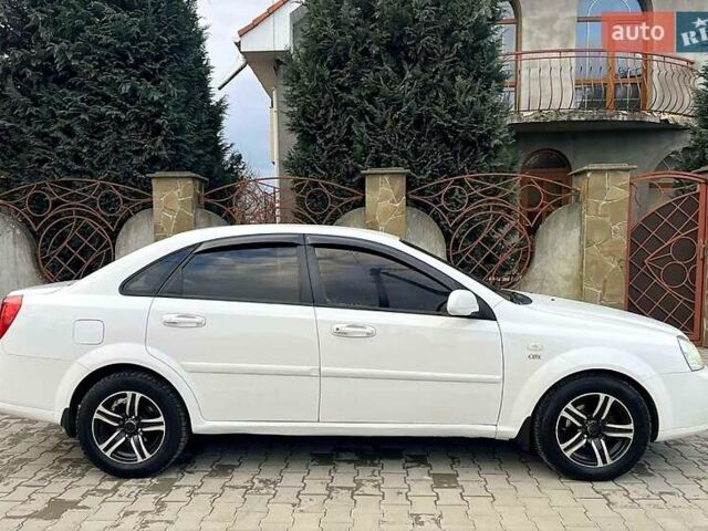 Белый Шевроле Лачетти, объемом двигателя 1.8 л и пробегом 270 тыс. км за 4200 $, фото 1 на Automoto.ua