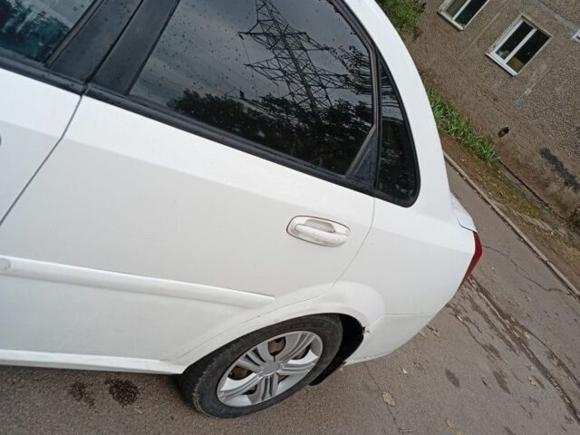 Белый Шевроле Лачетти, объемом двигателя 1.6 л и пробегом 400 тыс. км за 2800 $, фото 1 на Automoto.ua