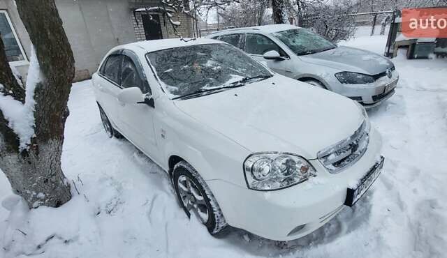 Белый Шевроле Лачетти, объемом двигателя 1.8 л и пробегом 330 тыс. км за 4500 $, фото 1 на Automoto.ua