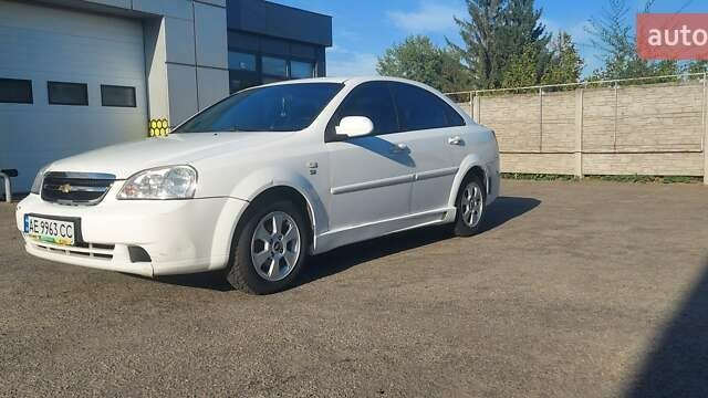 Белый Шевроле Лачетти, объемом двигателя 1.8 л и пробегом 225 тыс. км за 3500 $, фото 1 на Automoto.ua