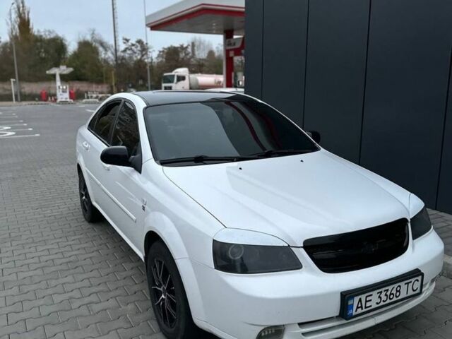 Белый Шевроле Лачетти, объемом двигателя 1.6 л и пробегом 217 тыс. км за 4500 $, фото 1 на Automoto.ua