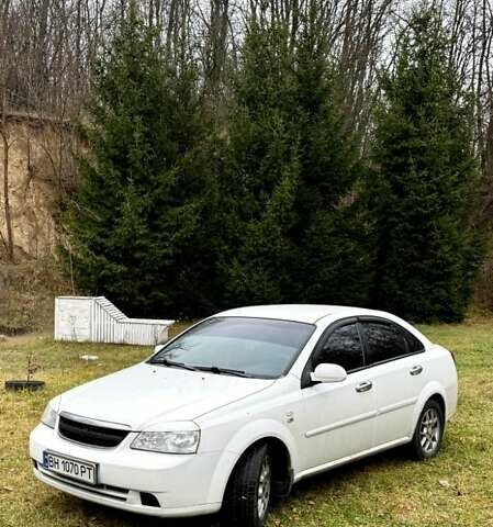 Белый Шевроле Лачетти, объемом двигателя 1.8 л и пробегом 288 тыс. км за 4800 $, фото 1 на Automoto.ua