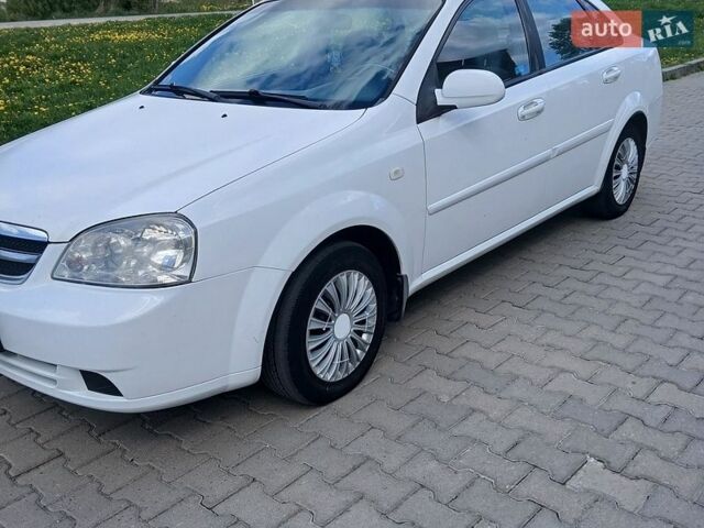 Белый Шевроле Лачетти, объемом двигателя 1.6 л и пробегом 250 тыс. км за 5700 $, фото 1 на Automoto.ua