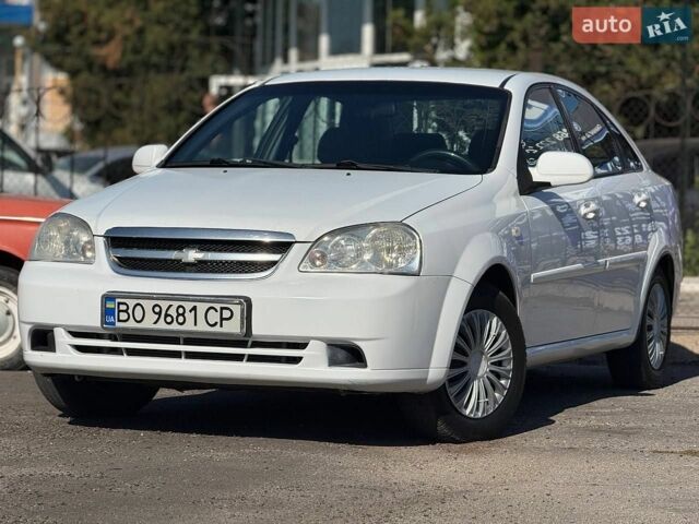 Белый Шевроле Лачетти, объемом двигателя 1.6 л и пробегом 260 тыс. км за 4499 $, фото 1 на Automoto.ua