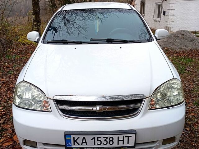 Белый Шевроле Лачетти, объемом двигателя 1.8 л и пробегом 356 тыс. км за 3600 $, фото 1 на Automoto.ua