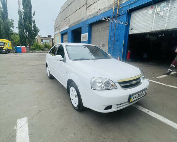 Білий Шевроле Лачетті, об'ємом двигуна 1.6 л та пробігом 300 тис. км за 2500 $, фото 1 на Automoto.ua