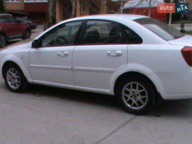 Белый Шевроле Лачетти, объемом двигателя 1.6 л и пробегом 314 тыс. км за 2999 $, фото 1 на Automoto.ua