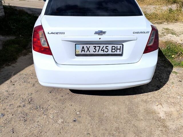 Белый Шевроле Лачетти, объемом двигателя 1.6 л и пробегом 227 тыс. км за 3600 $, фото 1 на Automoto.ua