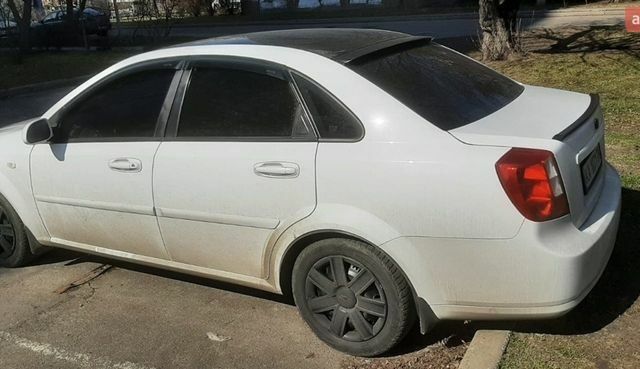 Белый Шевроле Лачетти, объемом двигателя 1.8 л и пробегом 210 тыс. км за 6100 $, фото 1 на Automoto.ua