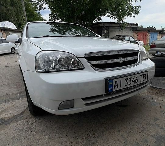 Белый Шевроле Лачетти, объемом двигателя 1.6 л и пробегом 270 тыс. км за 4500 $, фото 1 на Automoto.ua