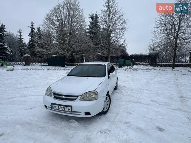 Белый Шевроле Лачетти, объемом двигателя 1.8 л и пробегом 170 тыс. км за 3999 $, фото 1 на Automoto.ua