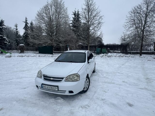 Белый Шевроле Лачетти, объемом двигателя 1.8 л и пробегом 170 тыс. км за 3999 $, фото 1 на Automoto.ua