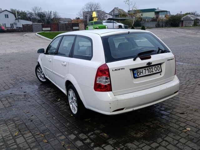 Белый Шевроле Лачетти, объемом двигателя 1.8 л и пробегом 400 тыс. км за 3000 $, фото 1 на Automoto.ua