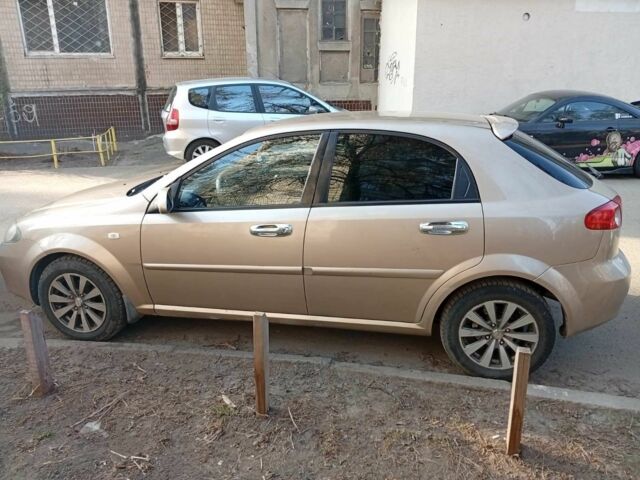 Бежевий Шевроле Лачетті, об'ємом двигуна 1.8 л та пробігом 270 тис. км за 3700 $, фото 1 на Automoto.ua