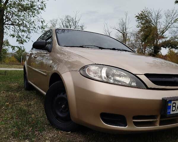 Бежевый Шевроле Лачетти, объемом двигателя 1.6 л и пробегом 326 тыс. км за 3800 $, фото 1 на Automoto.ua