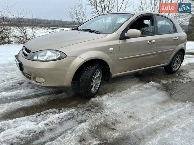 Бежевий Шевроле Лачетті, об'ємом двигуна 1.6 л та пробігом 184 тис. км за 3800 $, фото 1 на Automoto.ua