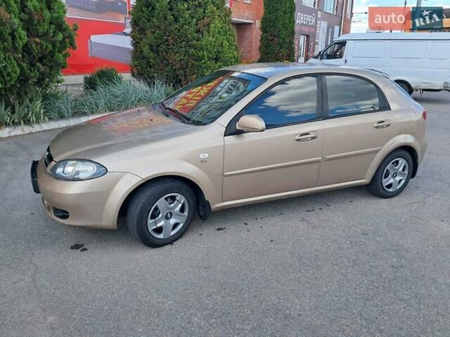 Бежевый Шевроле Лачетти, объемом двигателя 1.6 л и пробегом 280 тыс. км за 4400 $, фото 1 на Automoto.ua