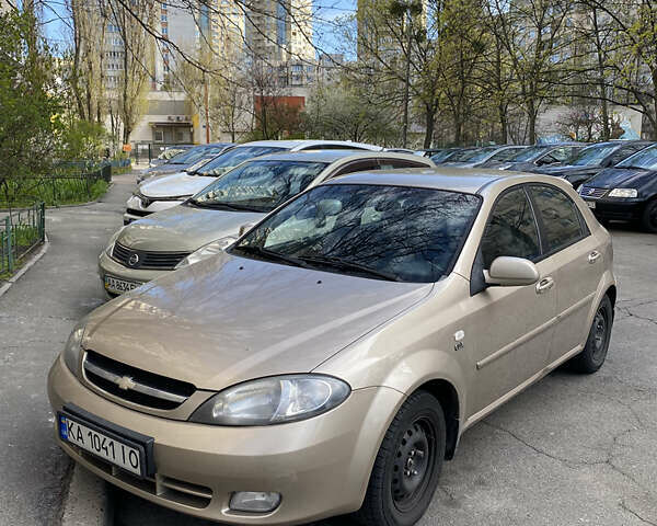 Бежевый Шевроле Лачетти, объемом двигателя 1.8 л и пробегом 300 тыс. км за 2900 $, фото 1 на Automoto.ua