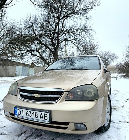 Бежевий Шевроле Лачетті, об'ємом двигуна 1.8 л та пробігом 250 тис. км за 3700 $, фото 1 на Automoto.ua