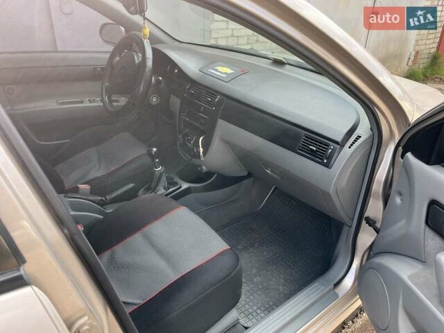 Бежевый Шевроле Лачетти, объемом двигателя 1.6 л и пробегом 180 тыс. км за 4999 $, фото 1 на Automoto.ua