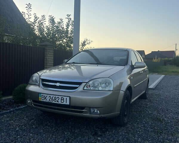 Бежевий Шевроле Лачетті, об'ємом двигуна 1.8 л та пробігом 291 тис. км за 3500 $, фото 1 на Automoto.ua
