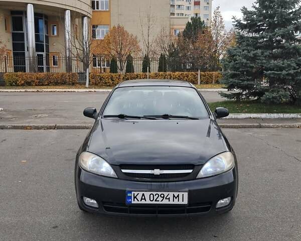 Черный Шевроле Лачетти, объемом двигателя 1.8 л и пробегом 200 тыс. км за 3300 $, фото 1 на Automoto.ua