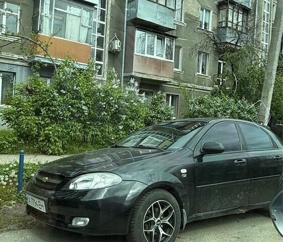 Черный Шевроле Лачетти, объемом двигателя 1.8 л и пробегом 240 тыс. км за 1100 $, фото 1 на Automoto.ua