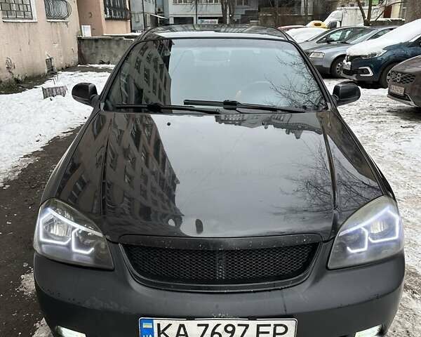 Черный Шевроле Лачетти, объемом двигателя 1.8 л и пробегом 300 тыс. км за 5000 $, фото 1 на Automoto.ua