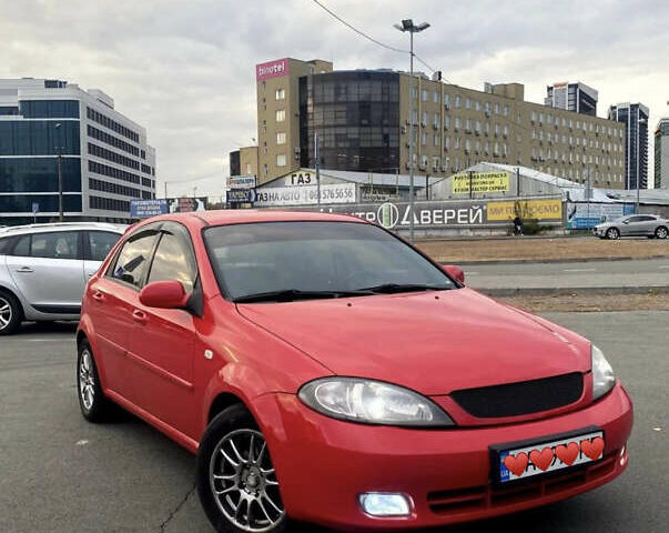 Красный Шевроле Лачетти, объемом двигателя 1.8 л и пробегом 310 тыс. км за 3600 $, фото 1 на Automoto.ua