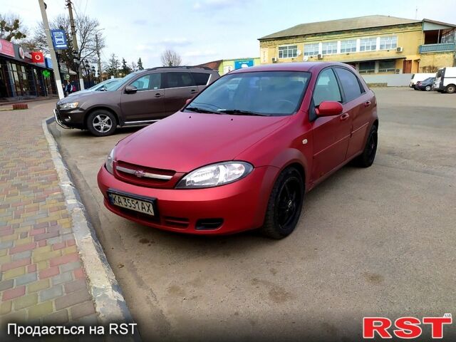 Красный Шевроле Лачетти, объемом двигателя 16 л и пробегом 250 тыс. км за 2300 $, фото 1 на Automoto.ua