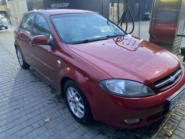 Красный Шевроле Лачетти, объемом двигателя 1.8 л и пробегом 250 тыс. км за 4000 $, фото 1 на Automoto.ua