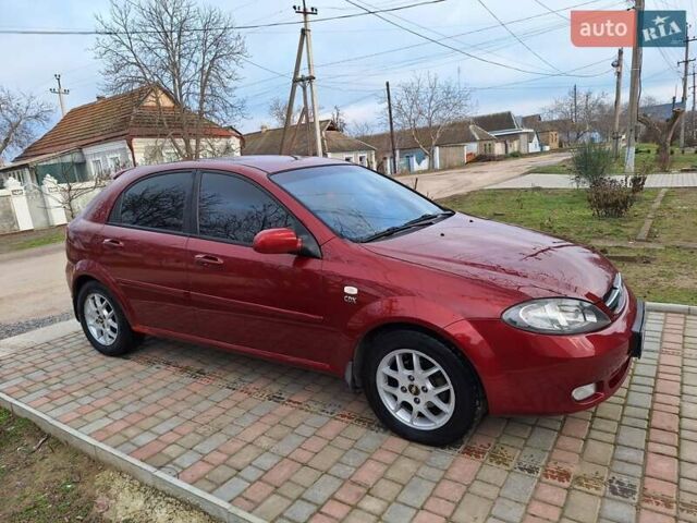 Красный Шевроле Лачетти, объемом двигателя 1.8 л и пробегом 260 тыс. км за 4600 $, фото 1 на Automoto.ua