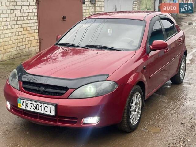 Красный Шевроле Лачетти, объемом двигателя 1.8 л и пробегом 121 тыс. км за 3750 $, фото 1 на Automoto.ua