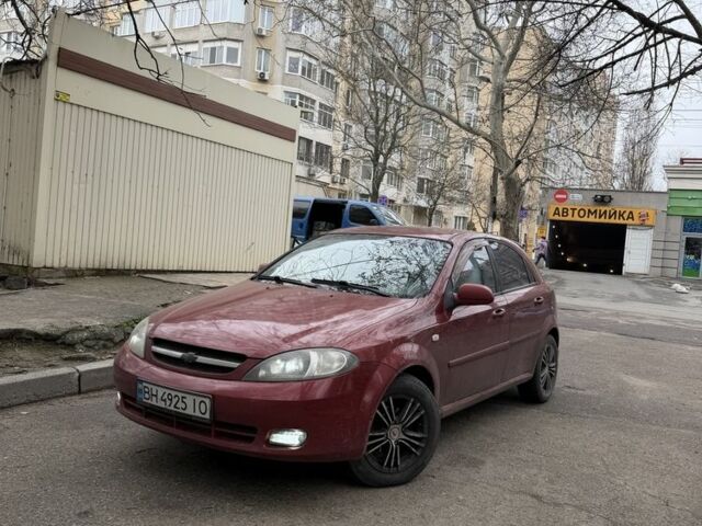 Красный Шевроле Лачетти, объемом двигателя 1.8 л и пробегом 190 тыс. км за 3000 $, фото 1 на Automoto.ua