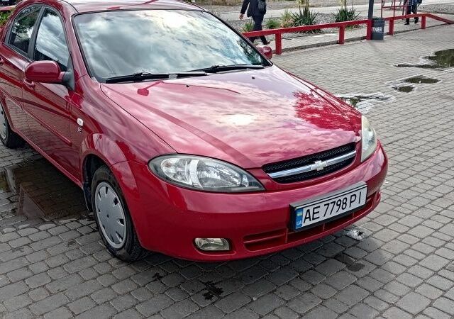 Красный Шевроле Лачетти, объемом двигателя 1.6 л и пробегом 133 тыс. км за 5000 $, фото 1 на Automoto.ua