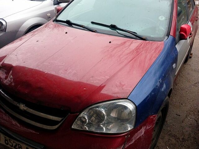 Красный Шевроле Лачетти, объемом двигателя 1.8 л и пробегом 190 тыс. км за 2000 $, фото 1 на Automoto.ua