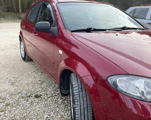 Красный Шевроле Лачетти, объемом двигателя 1.6 л и пробегом 130 тыс. км за 6200 $, фото 1 на Automoto.ua